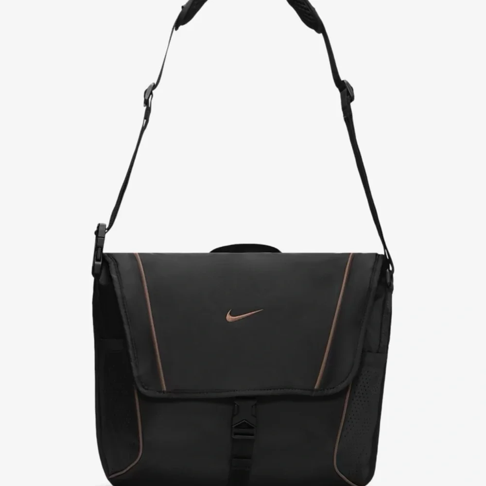 Nike Essential messenger bag
